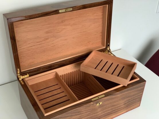 heinen1935 amerikaans walnoten humidor geopend